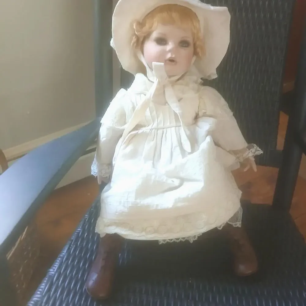 The Maud Humphrey Limited Edition Collectors  Porcelain Doll Seymour Mann 2004